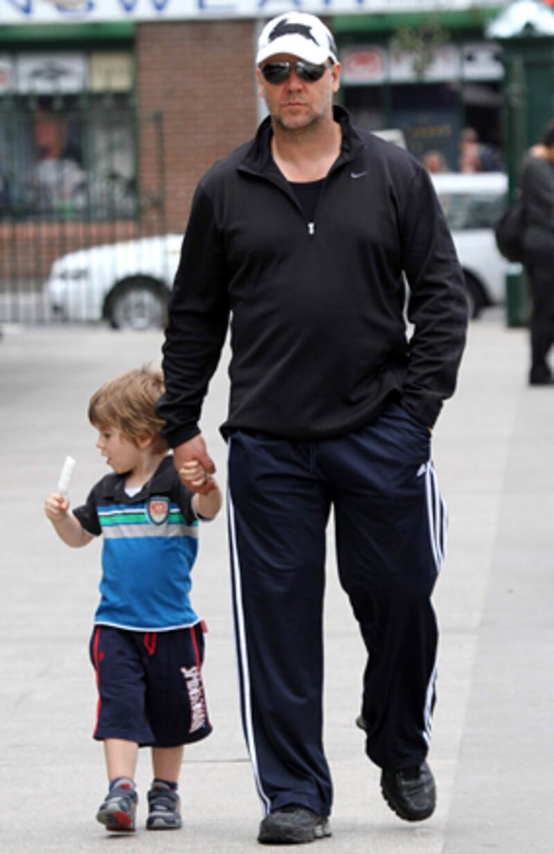 galleries/2010/01/17/men-in-sweats/men-in-sweats---russell-crowe_iu2njq