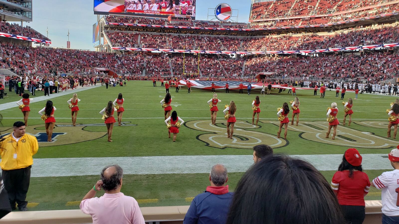 181101-49ers-cheerleader-anthem-protest-cheat_okdgw0