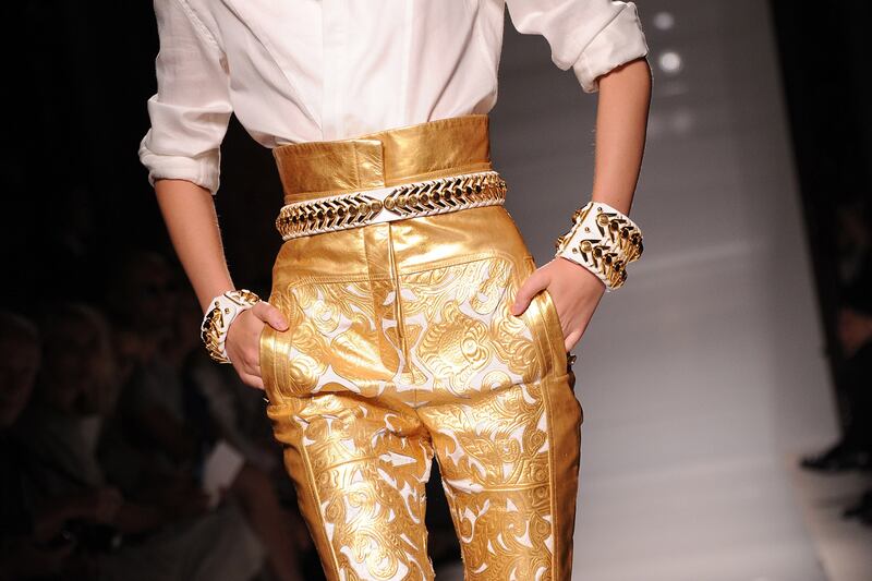 galleries/2011/09/30/paris-fashion-week-spring-summer-2012-photos/paris-fashion-balmain_tcrvzm