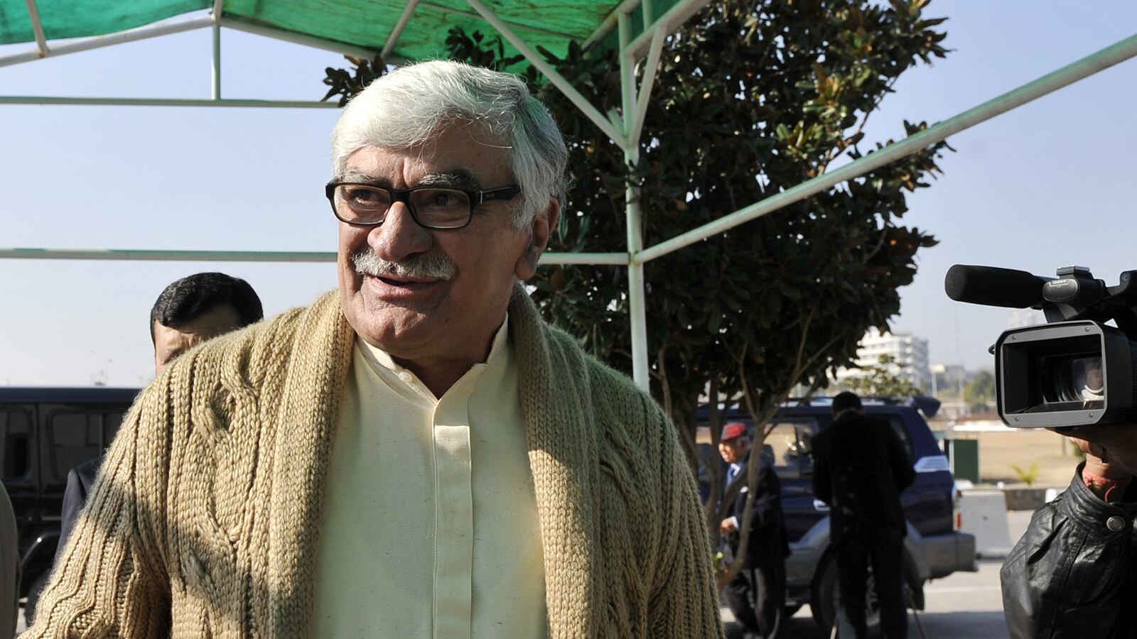 cheats/2012/12/23/pakistani-official-attack-taliban/asfandyar-khan-cheat_cd95p1