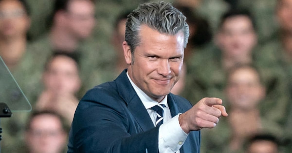 Pentagon Pete begrüßt den verrücktesten MAGA-„Reporter” im ...