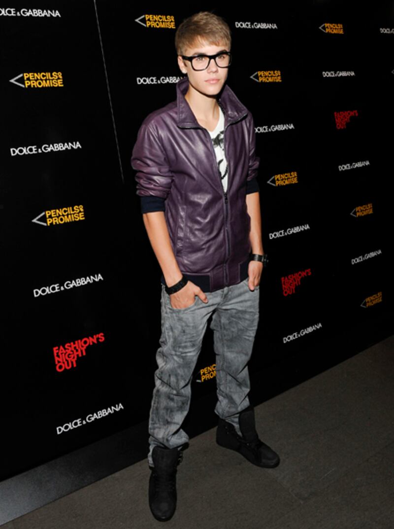 galleries/2011/09/08/fashions-night-out-photos/justin-bieber-dolce-gabbana-fashion-night-out-photos_vioteh