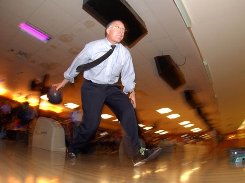 galleries/2010/02/16/politicians-bowling/politicians-bowling---salazar_ft7rwf