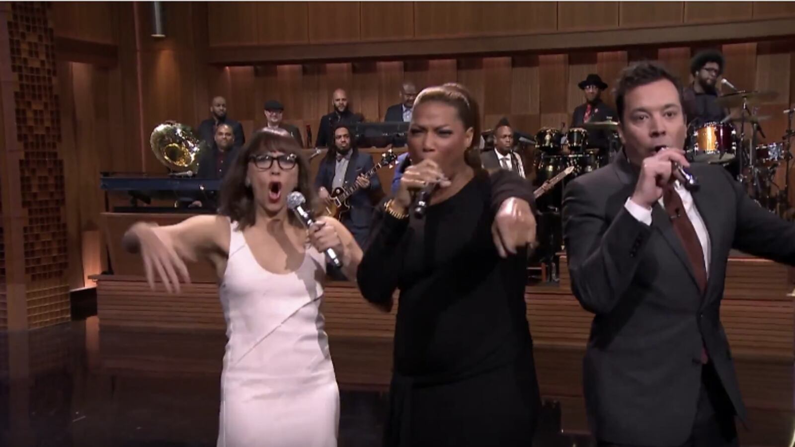 articles/2015/11/27/jimmy-fallon-and-rashida-jones-channel-riri-and-drake-in-another-epic-thanksgiving-holiday-medley/151128-wilstein-fallon-holiday-medley-tease_gilrp8