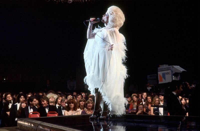 galleries/2016/01/19/happy-birthday-dolly-parton-photos/160119-dolly-parton-05_oe74fb