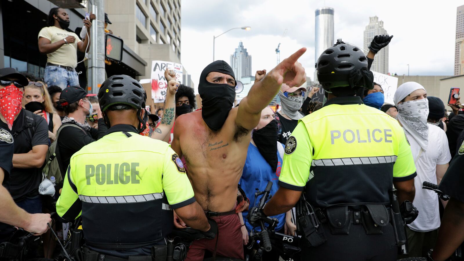 2020-05-30T045507Z_453256717_RC2SYG9LETW8_RTRMADP_3_MINNEAPOLIS-POLICE-PROTESTS-ATLANTA_jkxwpq