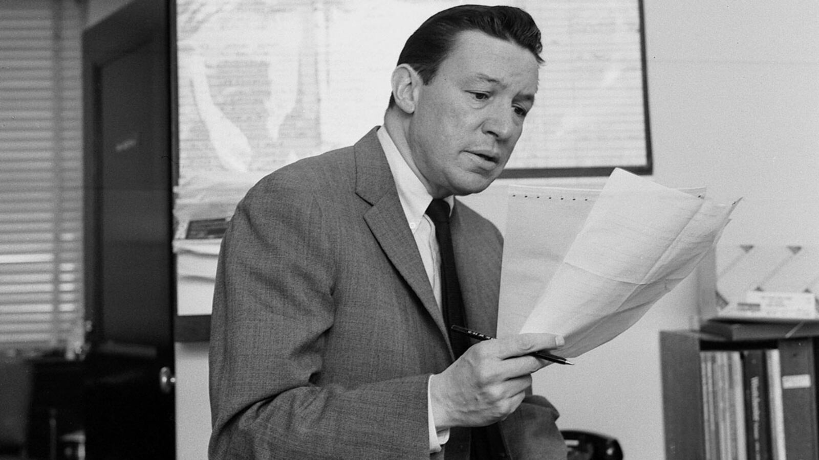 articles/2012/04/08/howard-kurtz-remembers-mike-wallace-legendary-cbs-newsman-dead-at-93/mike-wallace-kurtz_oiugh9