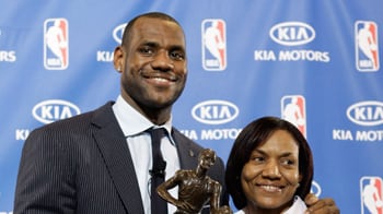 cheats/2011/04/07/lebron-jamesrsquo-mother-arrested/gloria-marie-james_kqrijg