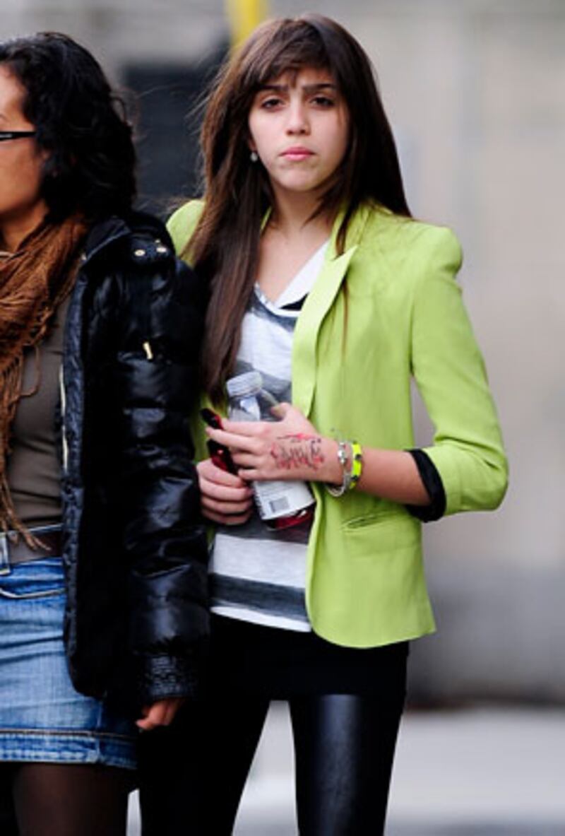 galleries/2010/07/25/the-new-material-girl/lourdes-fashion---neon_ubcggy