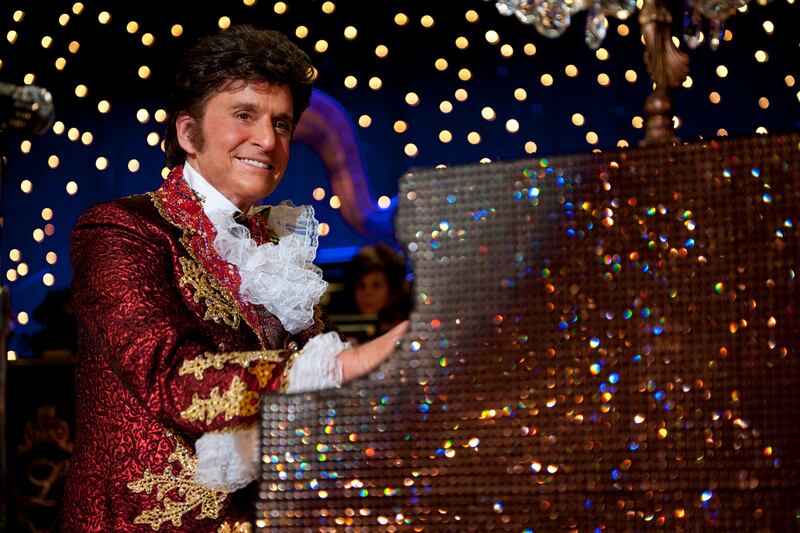 galleries/2013/07/18/2013-emmy-nominations-announced-photos/2013-emmy-nominations-michael-douglas_mbusu5