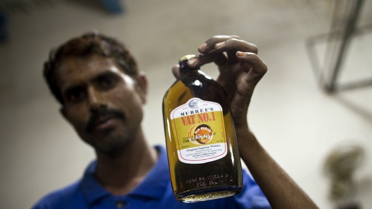 articles/2012/03/26/ale-under-the-veil/ale-veil_uvygvg