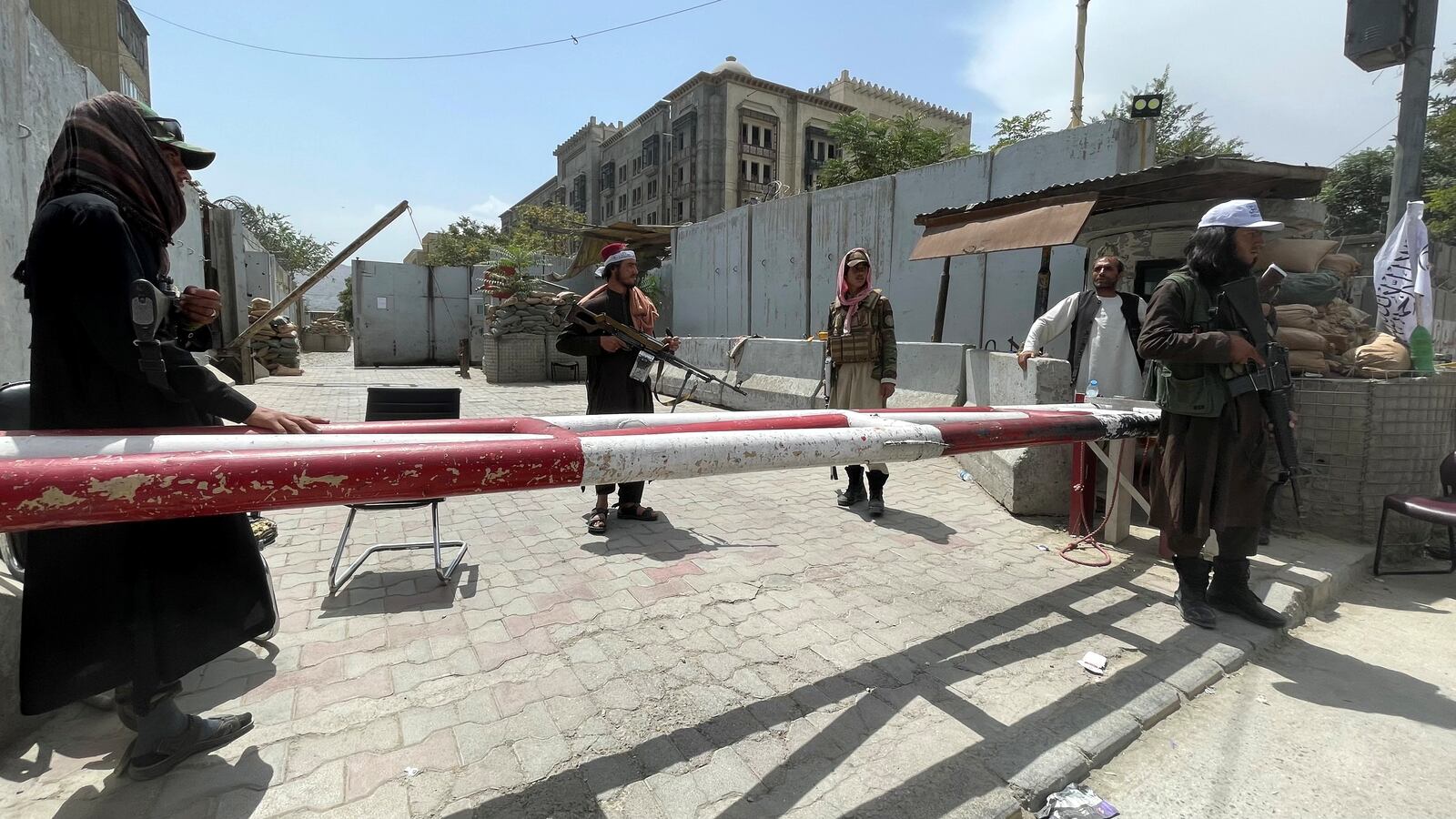 2021-08-17T144951Z_1811558683_RC207P9WZ4ZF_RTRMADP_3_AFGHANISTAN-CONFLICT_qsp7zn