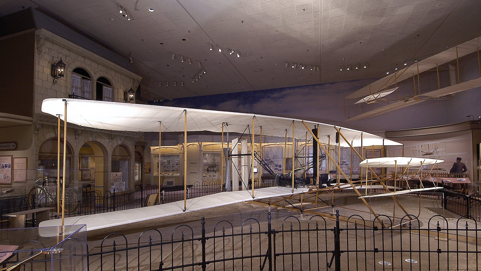 articles/2015/04/25/the-wright-brothers-big-flop/150424-clive-wright-tease_rxphbc