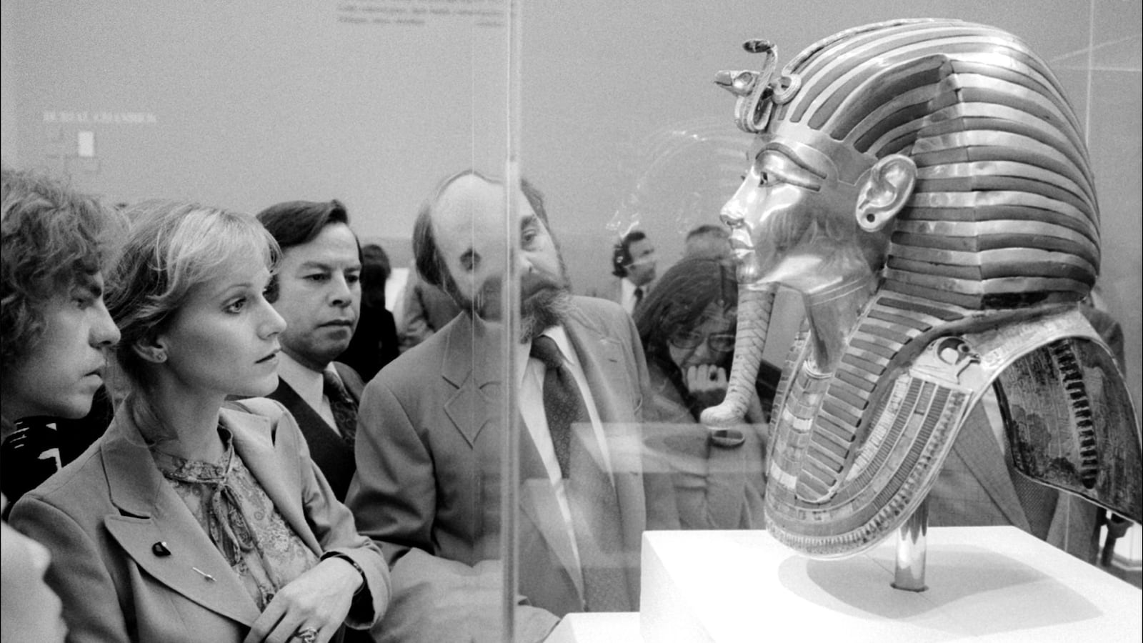 221103-king-tut-met-tease_pmdfo8