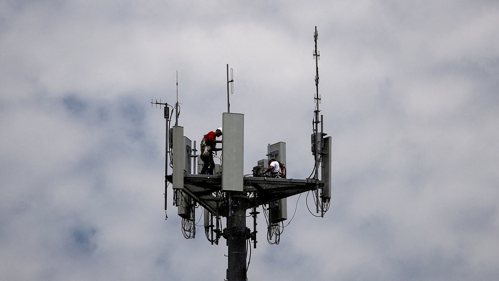 2022-01-17T185203Z_1237155989_RC261S9TOGQQ_RTRMADP_3_USA-AVIATION-COMMUNICATION_vpjmlj