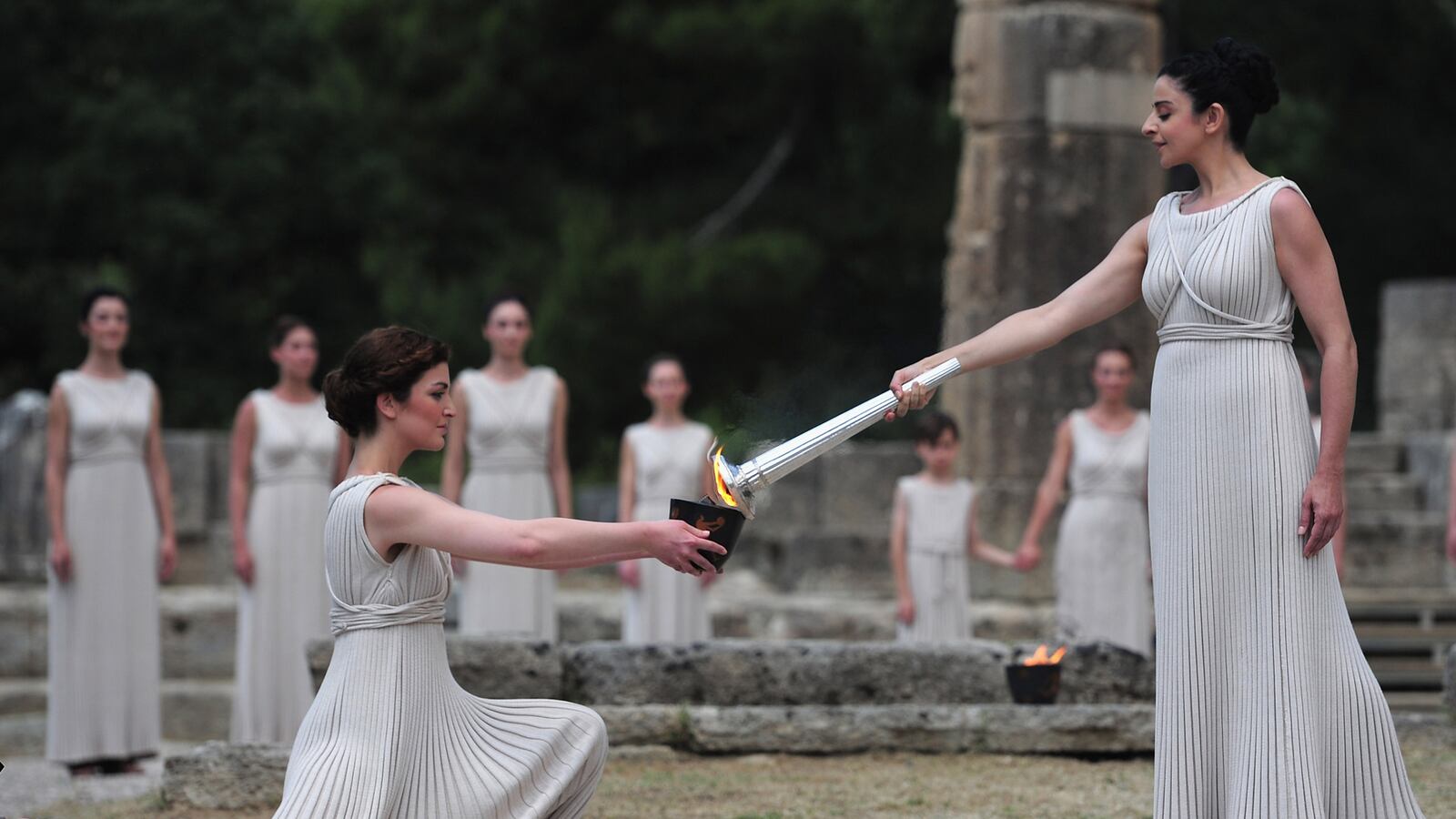 cheats/2012/05/10/olympic-torch-lit-in-athens/olympic-torch-lit-athens-london-cheat_tnab9i