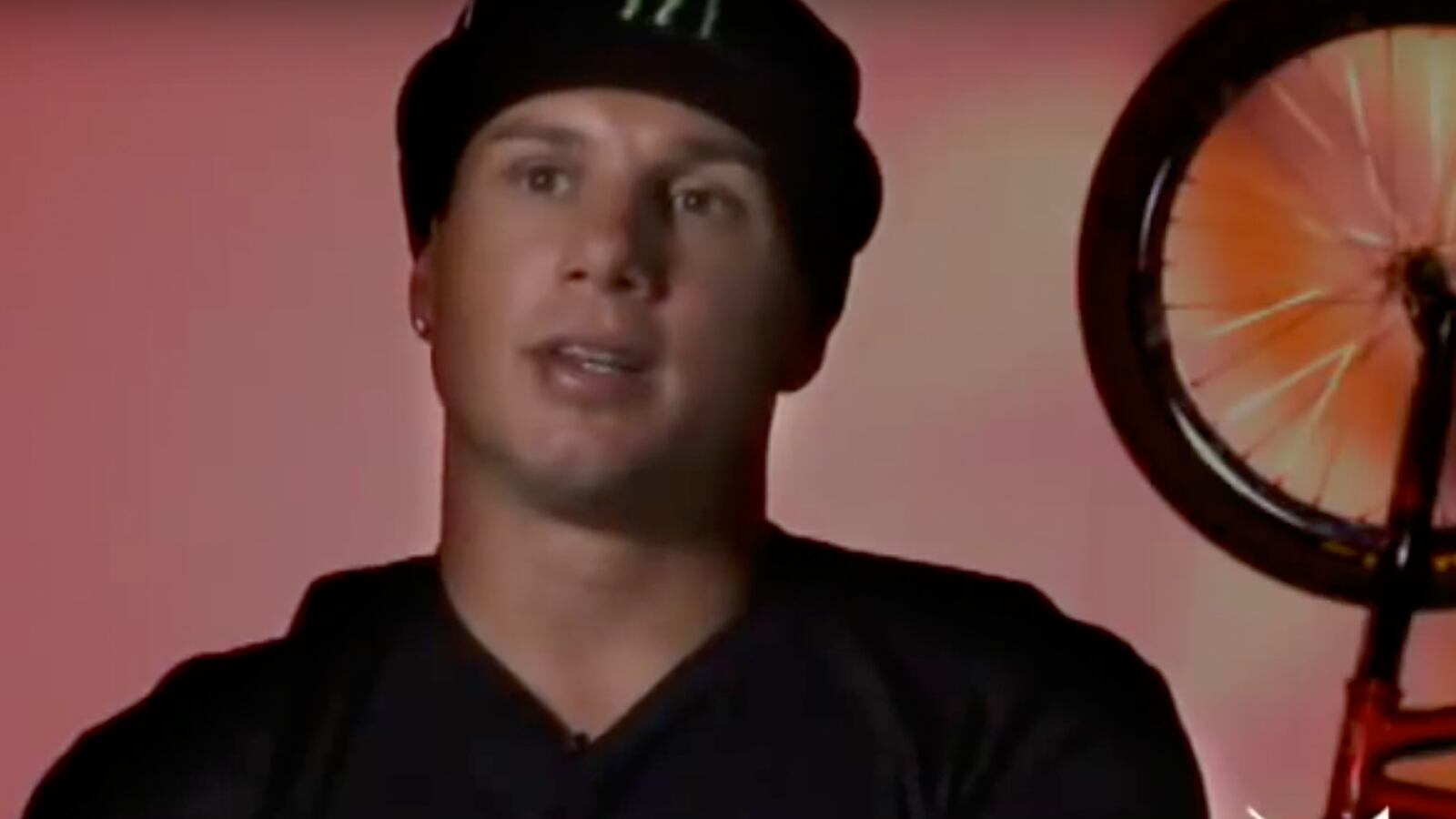 videos/2016/02/04/bmx-legend-dave-mirra-dead-at-41/160204-joiner-mirra_g7j9pj