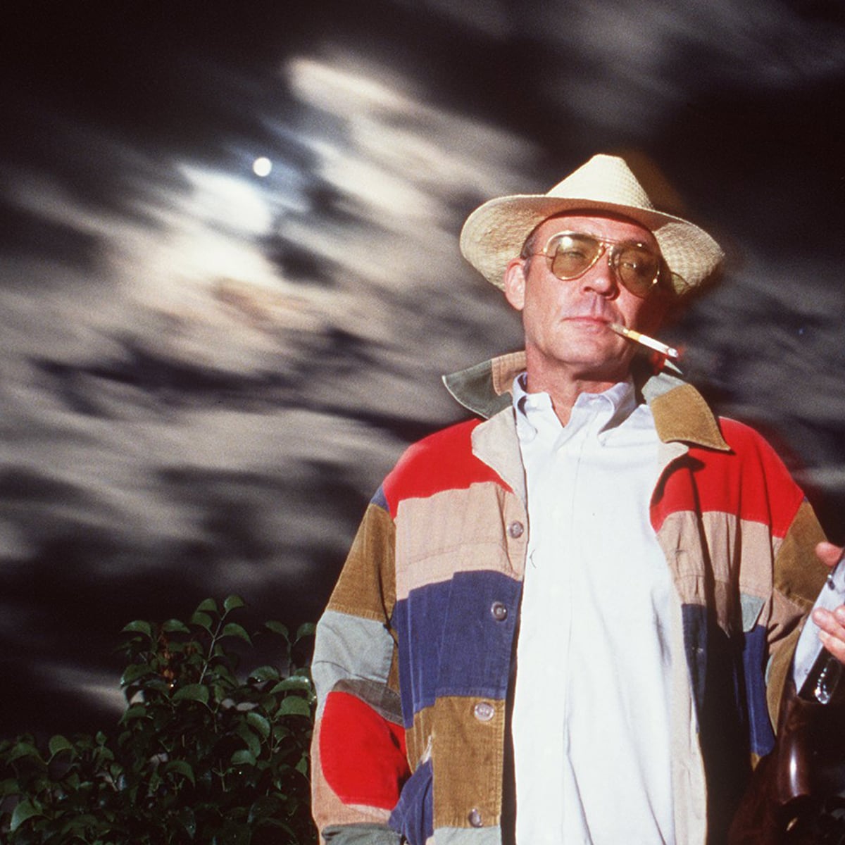 why did hunter s thompson use a cigarette holder S. by Lynn Goldsmith, 1977 "His brand of choice was Dunhill. Thompson's of choice was TarGard filter. After seeing how much scum the filter collected with just Amazon.com: ZOBO Regular Size Cigarette