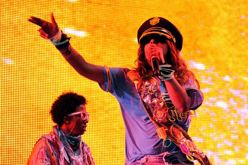 galleries/2012/02/06/rapper-mia-flips-the-bird-during-the-superbowl-and-more-controversial-moments-photos/mia-controversies-ny-times_v8ni4l