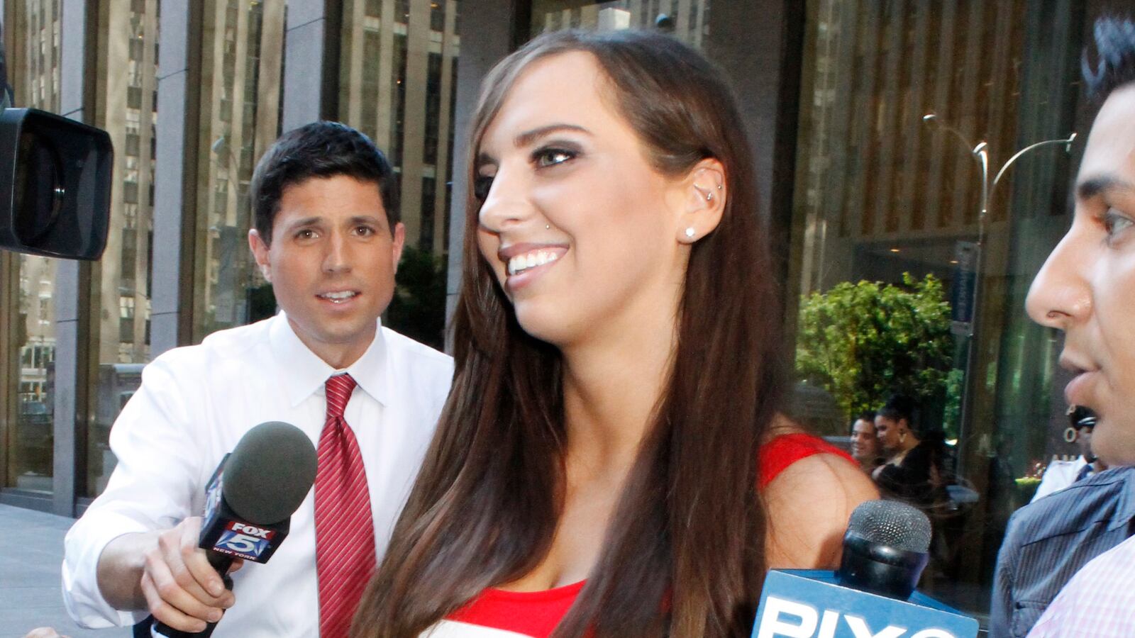 cheats/2013/08/06/sydney-leathers-i-m-not-a-war-criminal/130730-sydney-leathers-snow-tease_obeejz