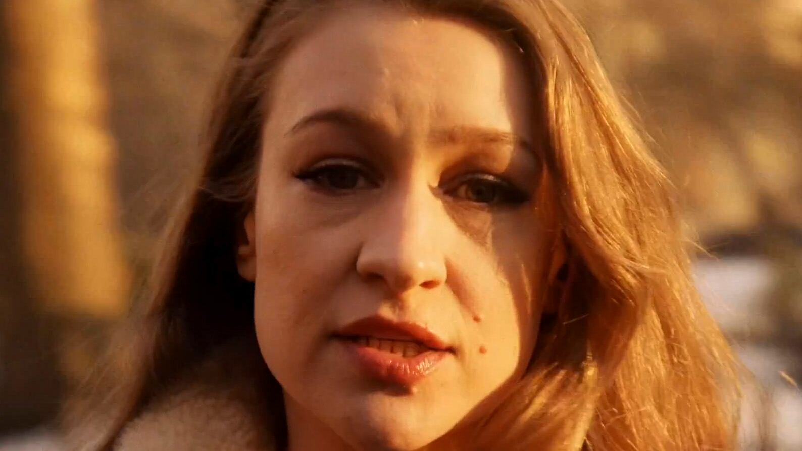 videos/2015/08/10/joanna-newsom-s-latest-video-directed-by-paul-thomas-anderson/150810_newsome_tease_d9d9xq