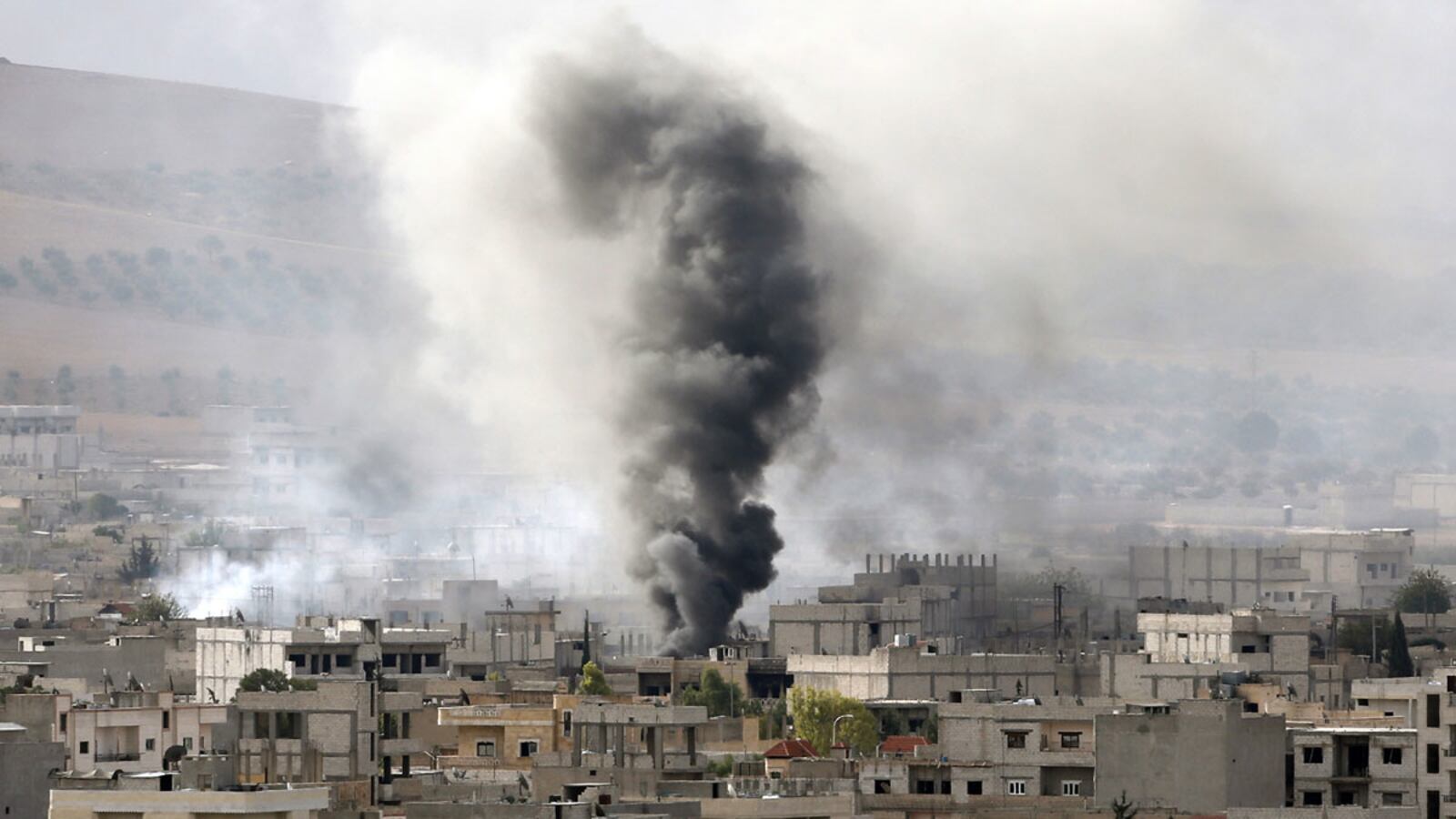 cheats/2014/10/13/isis-suicide-bomber-strikes-kobani-area/141013-kobani-cheat_oueuvp