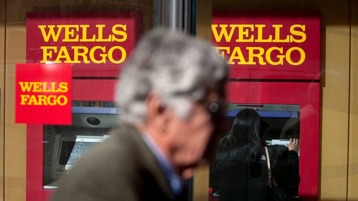 articles/2012/01/30/wells-fargo-jp-morgan-goldman-sachs-fight-consumer-protection-law/banks-consumers-rivlin_elfscw