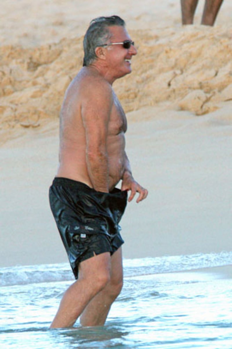 galleries/2012/04/14/zac-efron-justin-bieber-more-stars-who-adjust-in-public-photos/dustin-hoffman-celebrity-adjustments_flfxyu