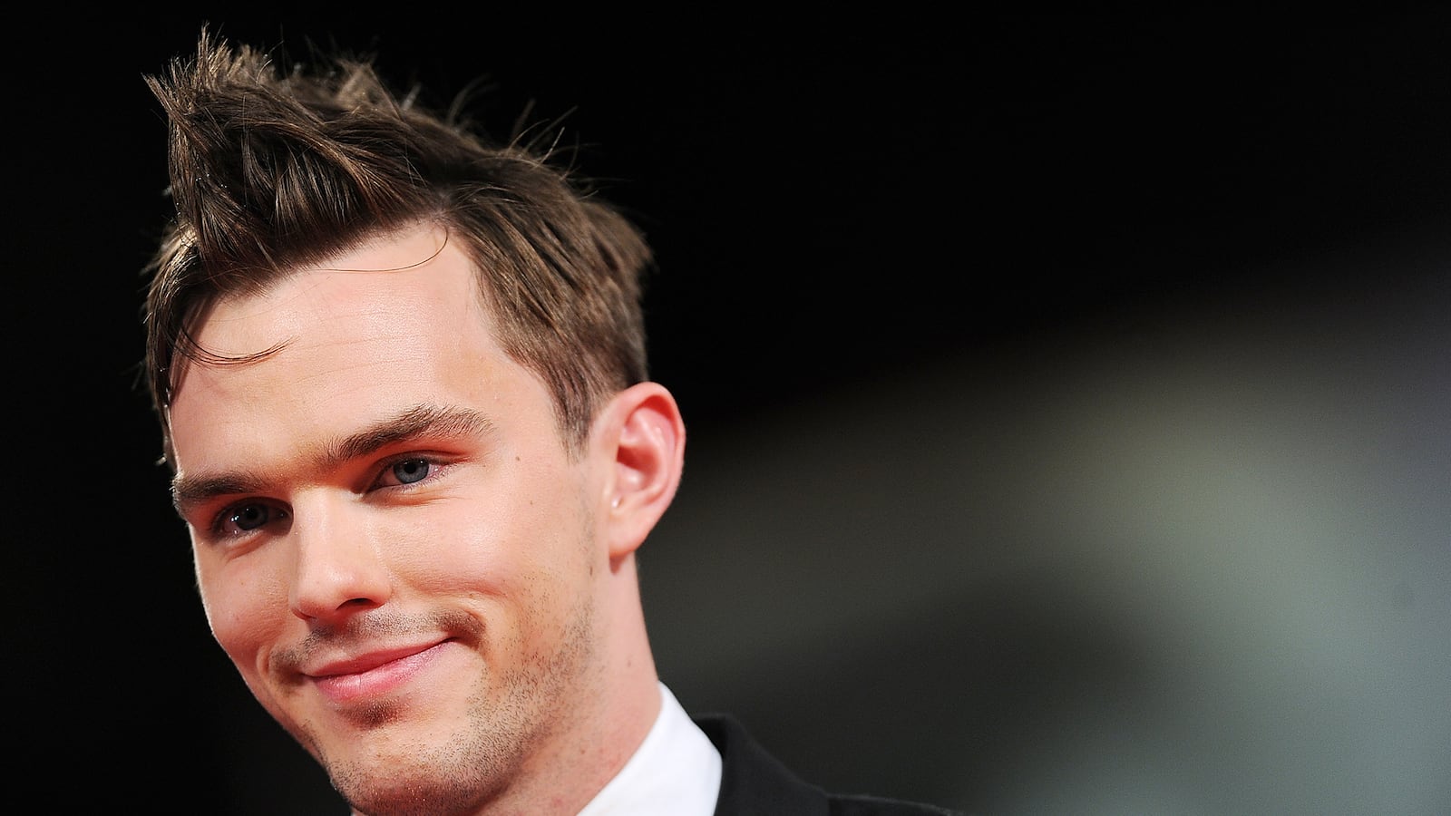 articles/2015/09/18/nicholas-hoult-on-first-love-first-heartbreak-and-achieving-immortality/150917-stern-hoult-tease_ebduh7
