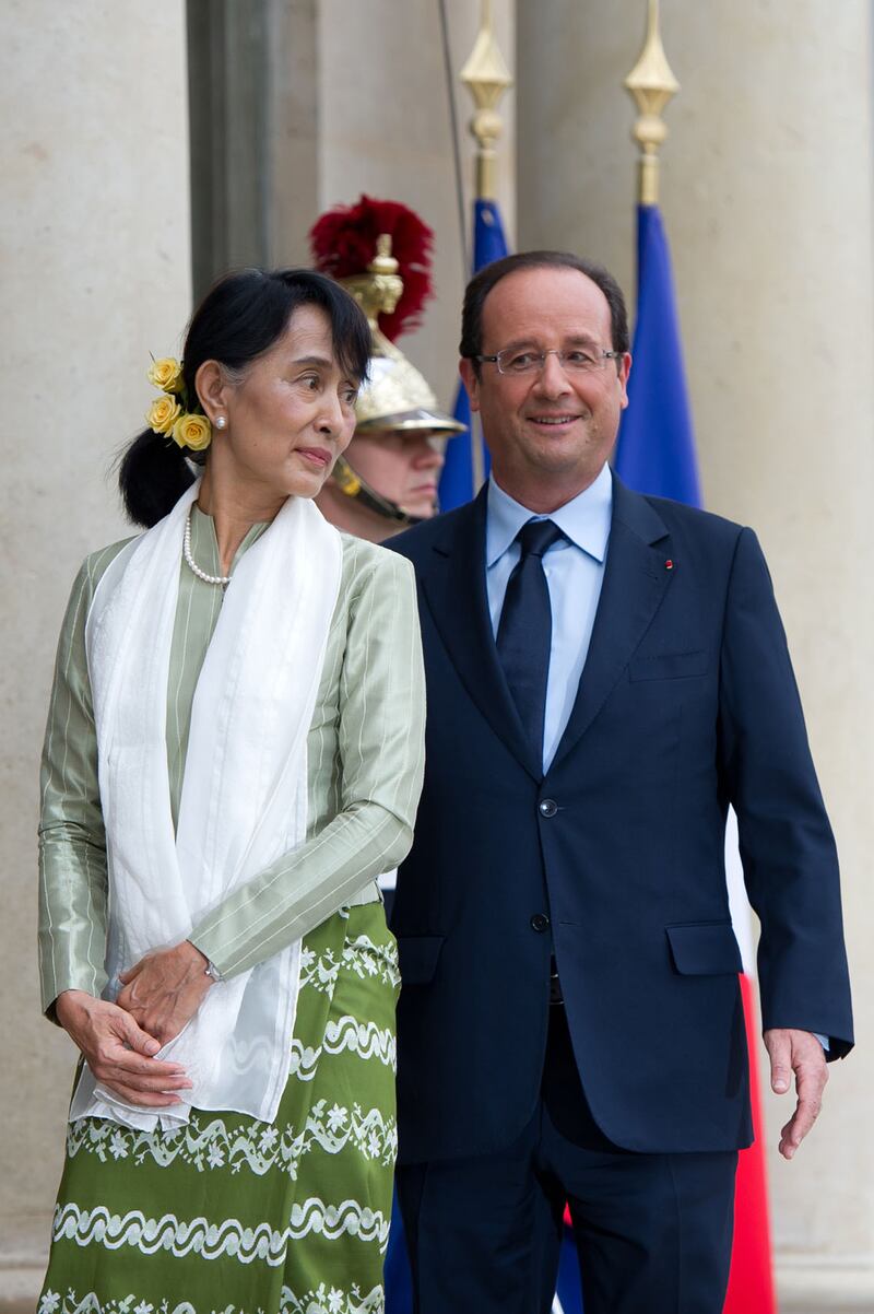 galleries/2012/11/10/french-president-fran-ois-hollande-s-stubbornly-crooked-ties-photos/francois-hollande-ties-5_d4wlya