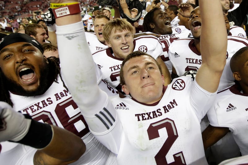 articles/2013/01/01/the-dummies-guide-to-college-football-bowl-games/college-footbal-guide-kumar-tease_v5flkp