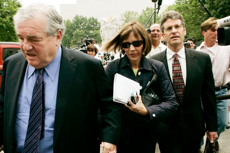 galleries/2011/12/19/margaret-thatcher-hillary-clinton-and-other-famous-handbag-owners-photos/powerful-handbags-judith-miller_p7gspu