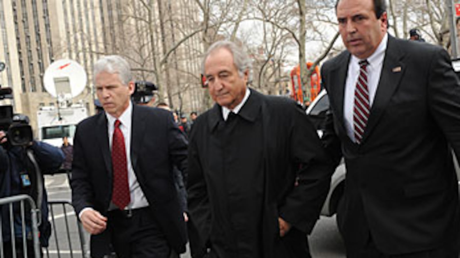 articles/2009/03/19/is-he-really-a-flight-risk/frank-bernie-flee_18590_mpgala