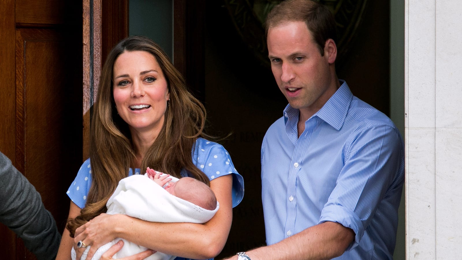 articles/2014/01/16/will-prince-george-be-photographed-down-under/140116-sykes-royal-smugglers_knng1w