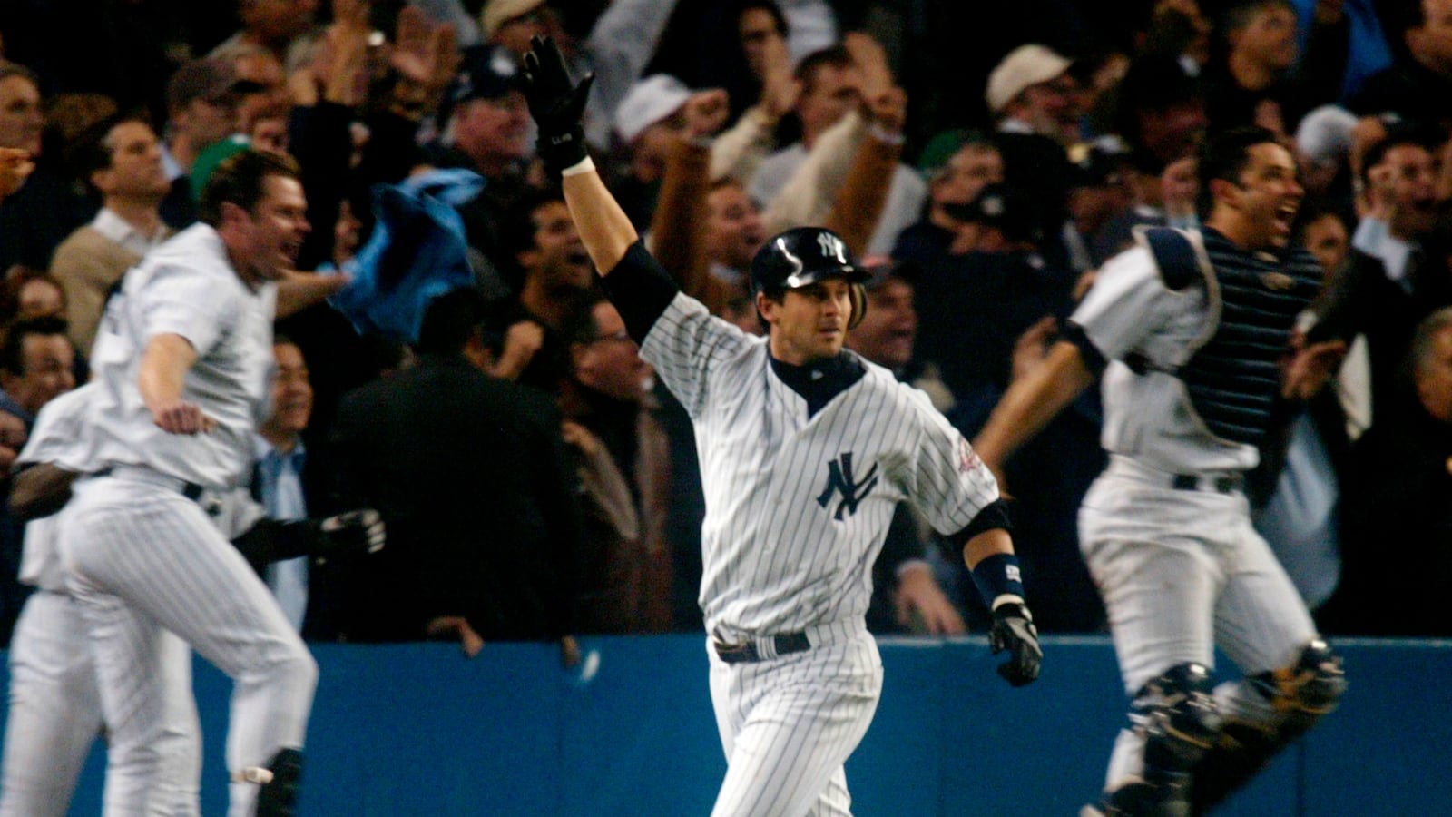 171202-aaron-boone-yankees-manager-cheat_aq0evg