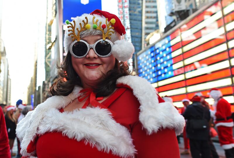 galleries/2014/12/13/new-york-santacon-2014-photos/141213-santacon-nyc-09_pvkdjb