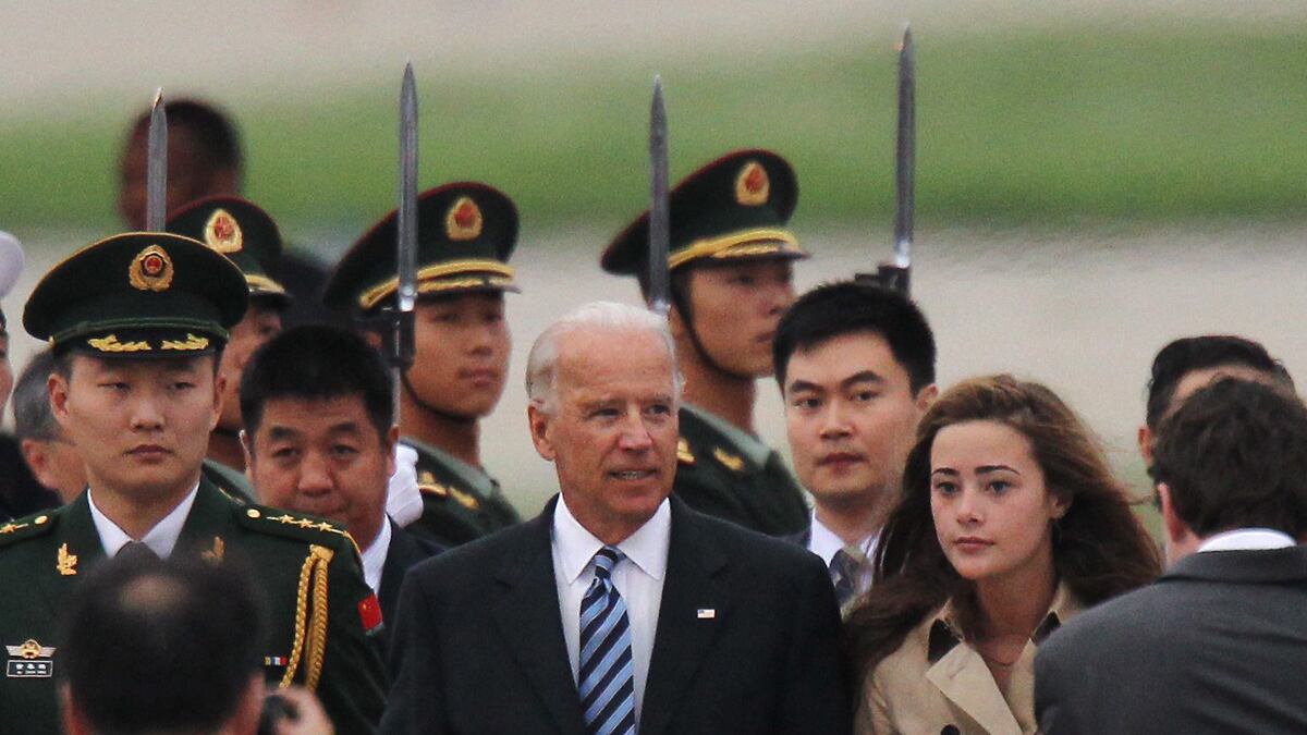 cheats/2011/08/17/biden-arrives-in-china/joe-biden-arrives-china-cheat_vmvpak