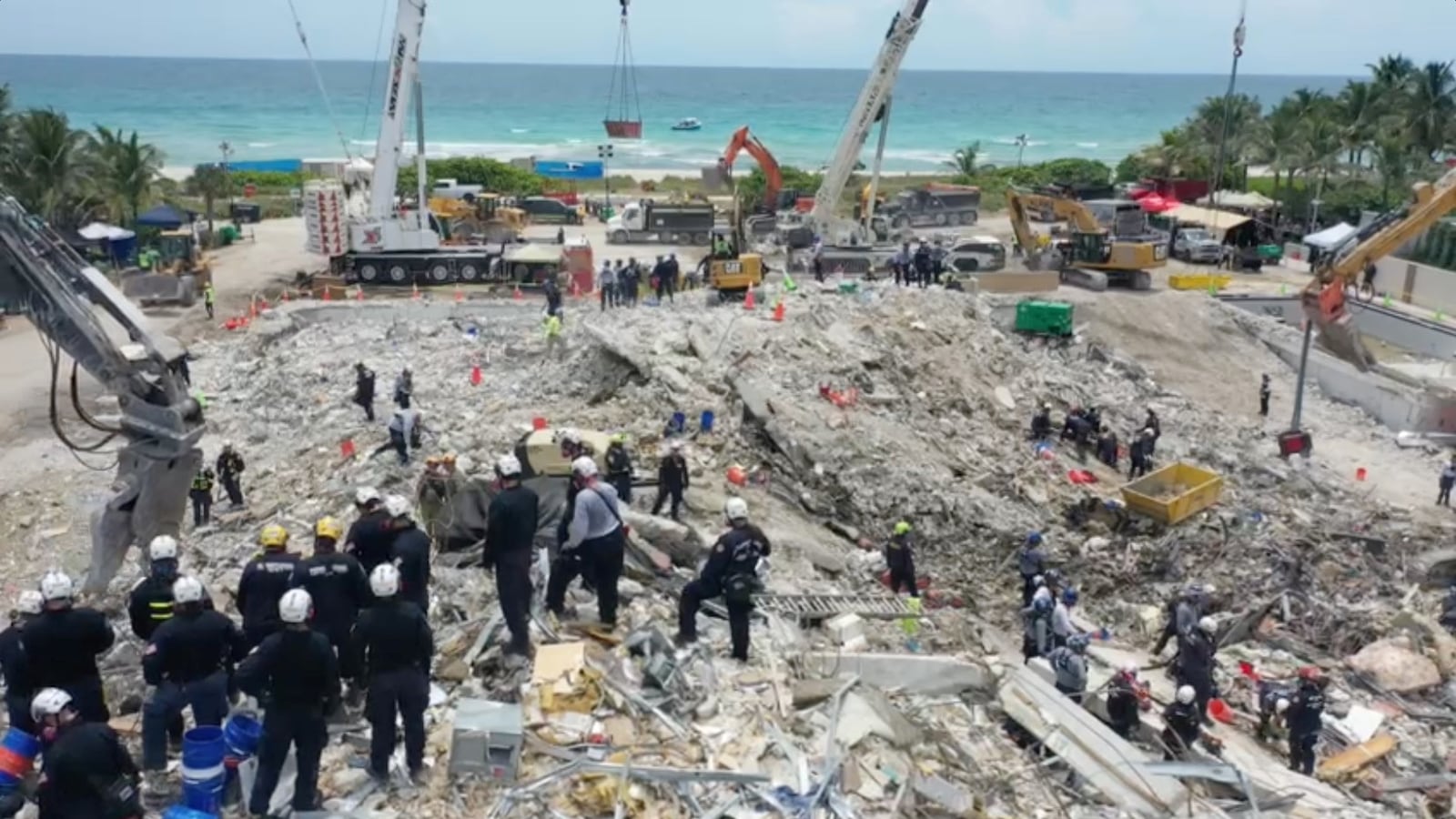 2021-07-06T020054Z_872444799_RC2QEO9HZAMB_RTRMADP_3_MIAMI-BUILDING_ju9vug