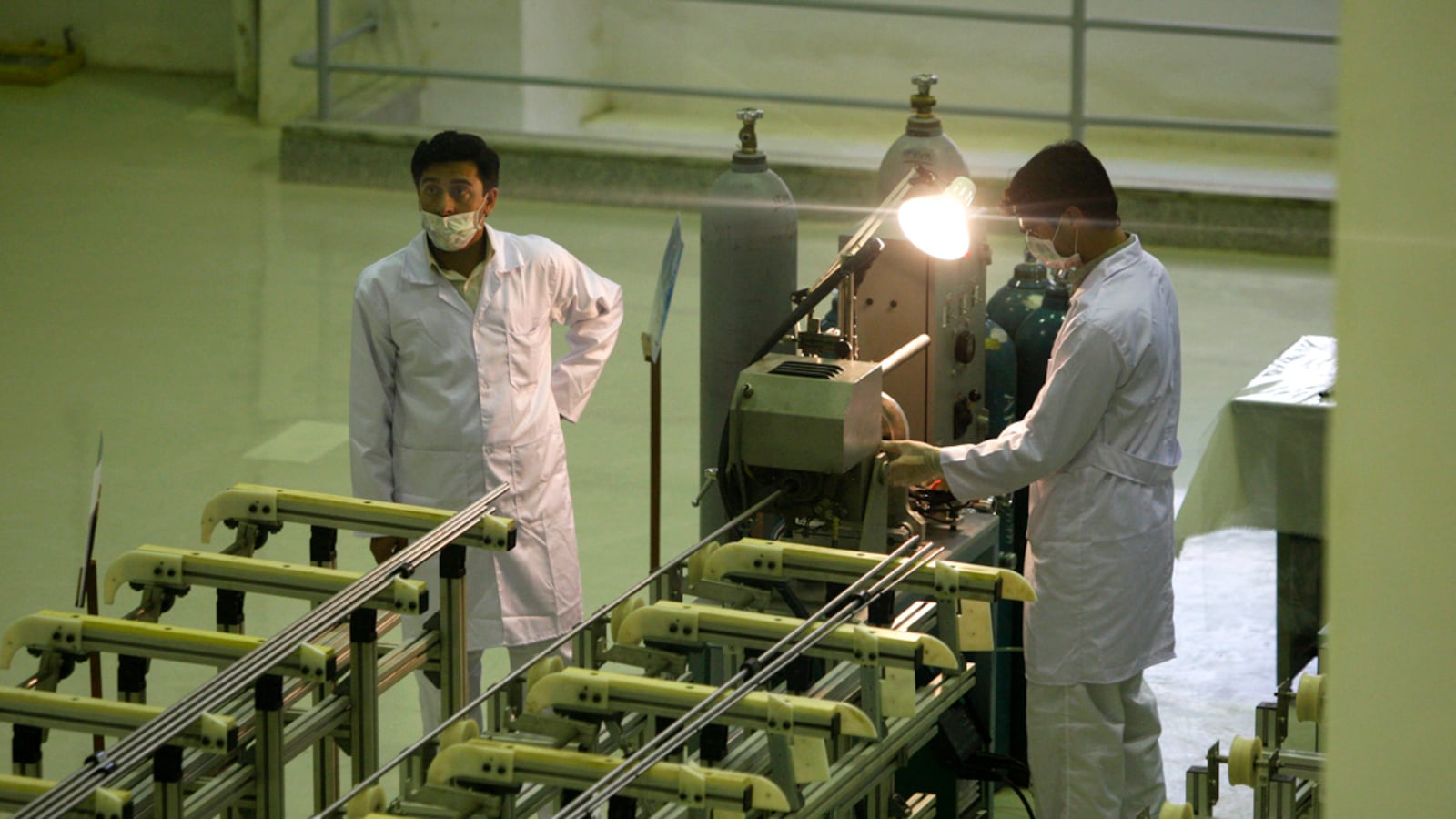 articles/2012/08/30/the-silver-lining-on-iran-s-nukes/iran-nuclear-lake-tease_bbbbio