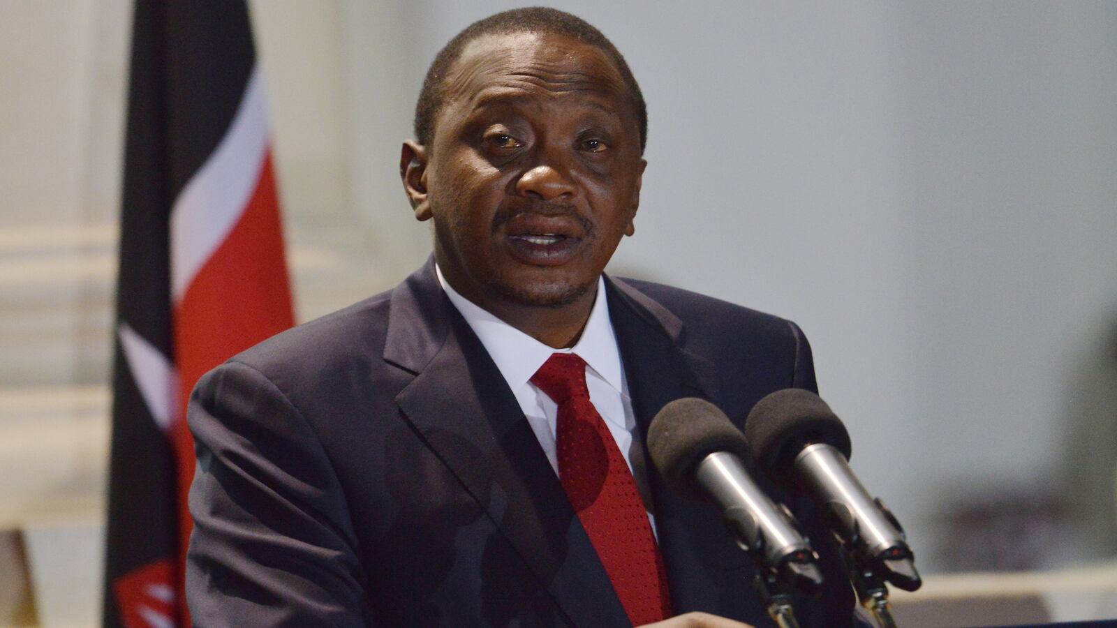 cheats/2014/12/05/icc-drops-charges-against-kenyan-president/141205-kenyan-president-cheat_eedihi