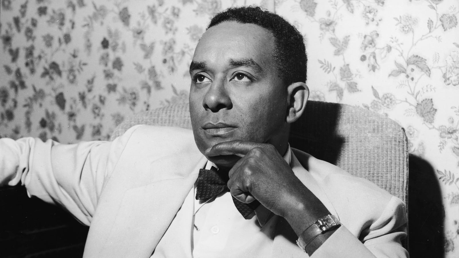 210617-jones-richard-white-tease_oz181t