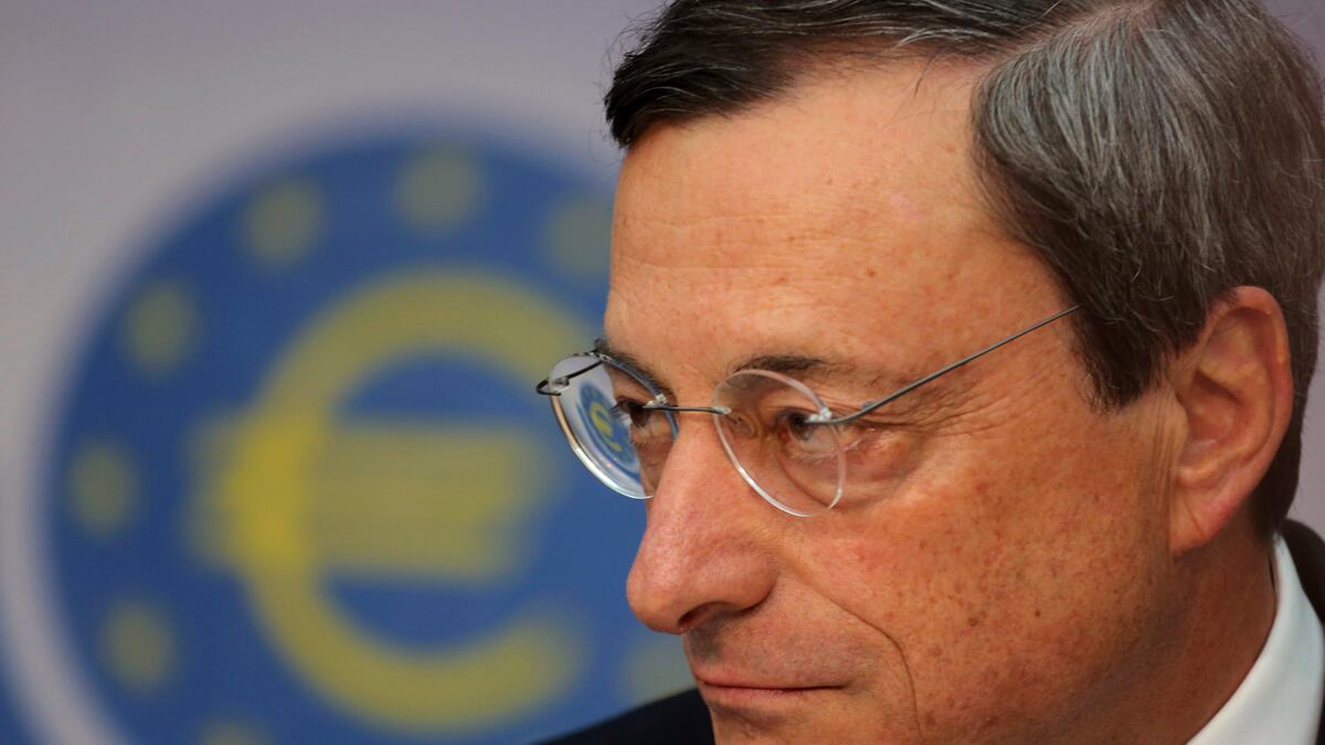 articles/2012/09/07/mario-draghi-may-become-the-man-who-saved-europe-and-the-world/euro-karabell-tease_o1udnz