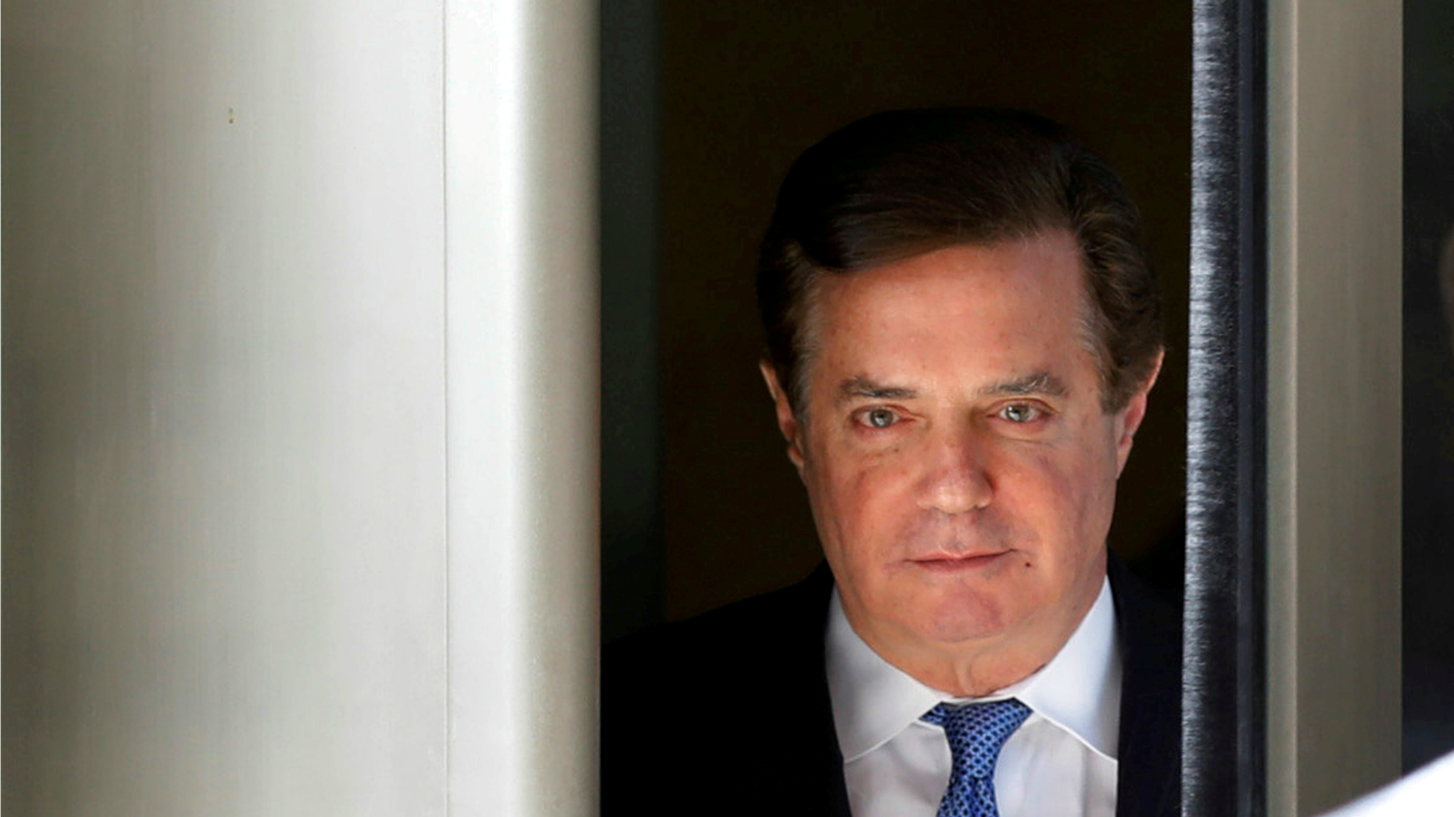 180902-manafort-daughter-name-change-cheat_wnz5ng