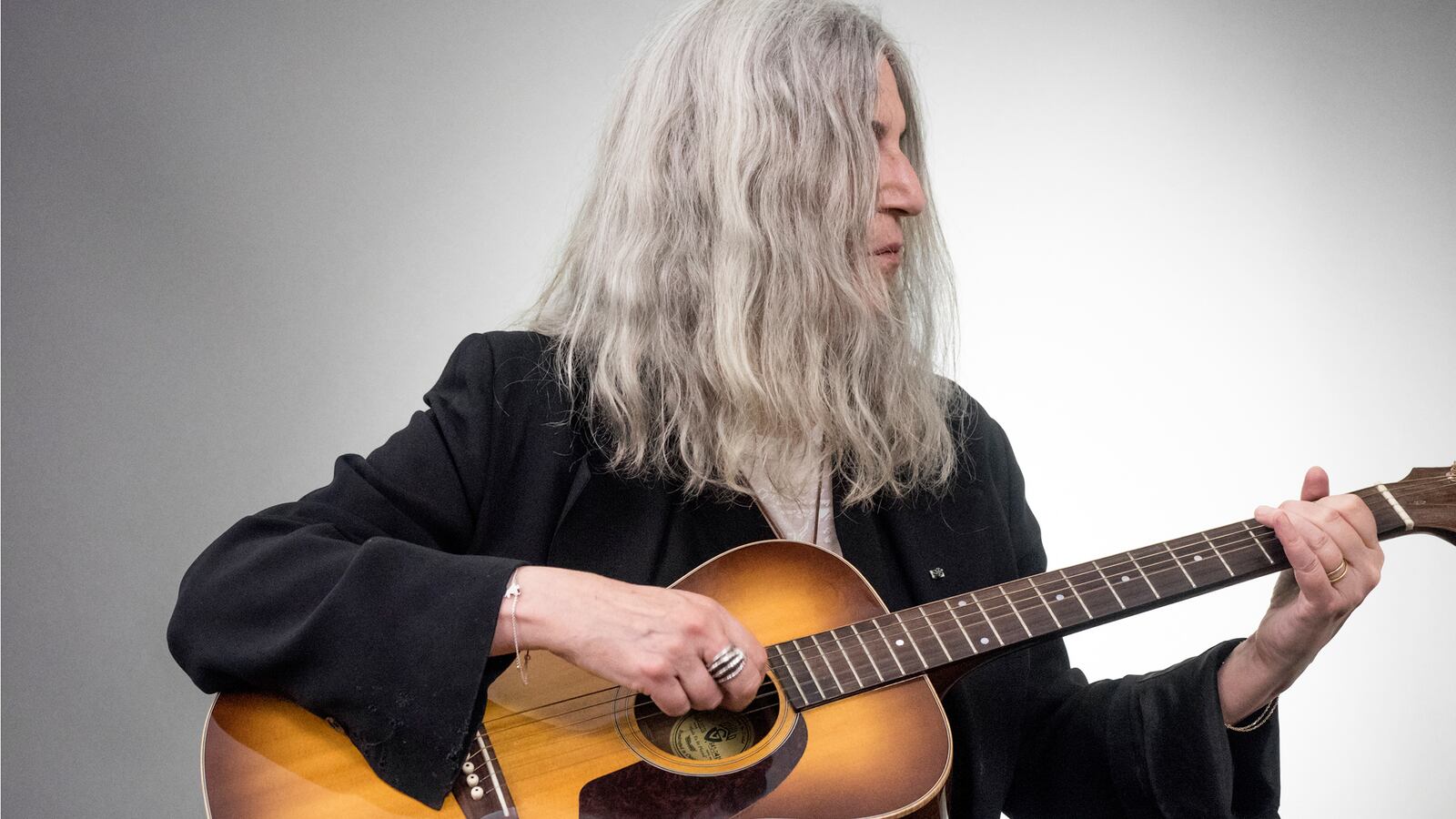 articles/2015/09/23/has-the-pirelli-calendar-lost-its-sex-appeal/150923-pirelli-calendar3_qzpt2n