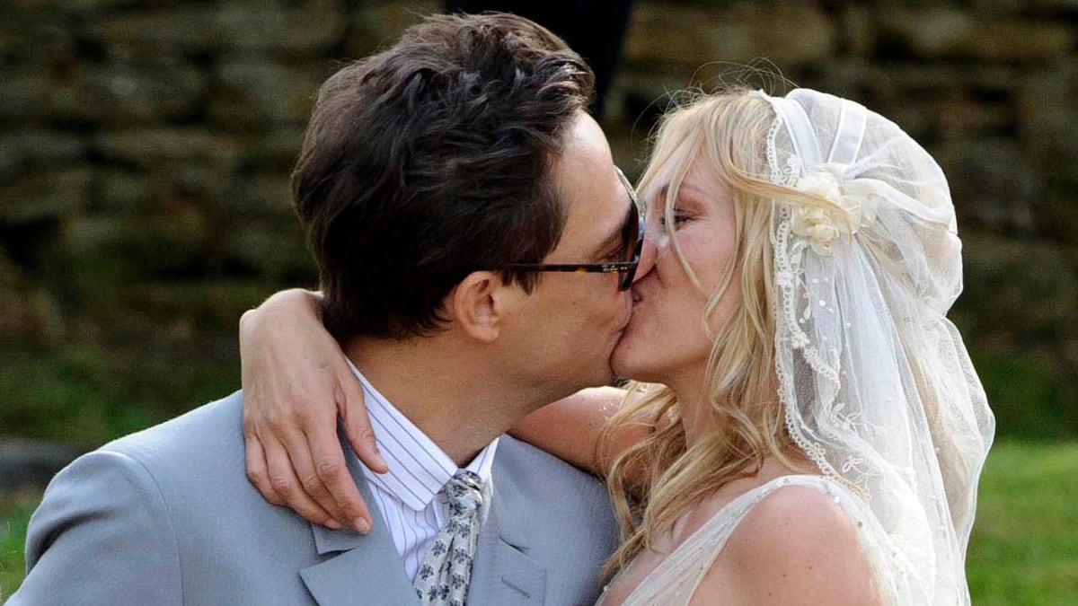 galleries/2011/07/03/kate-moss-gets-married/kate-moss-wedding1_wuoraj