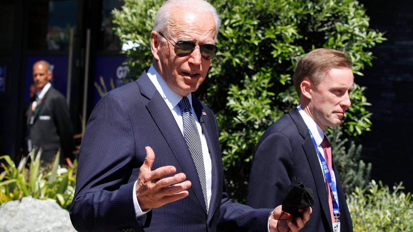 2021-06-13T110459Z_1237670831_RC2NZN921837_RTRMADP_3_G7-SUMMIT_kzyjba