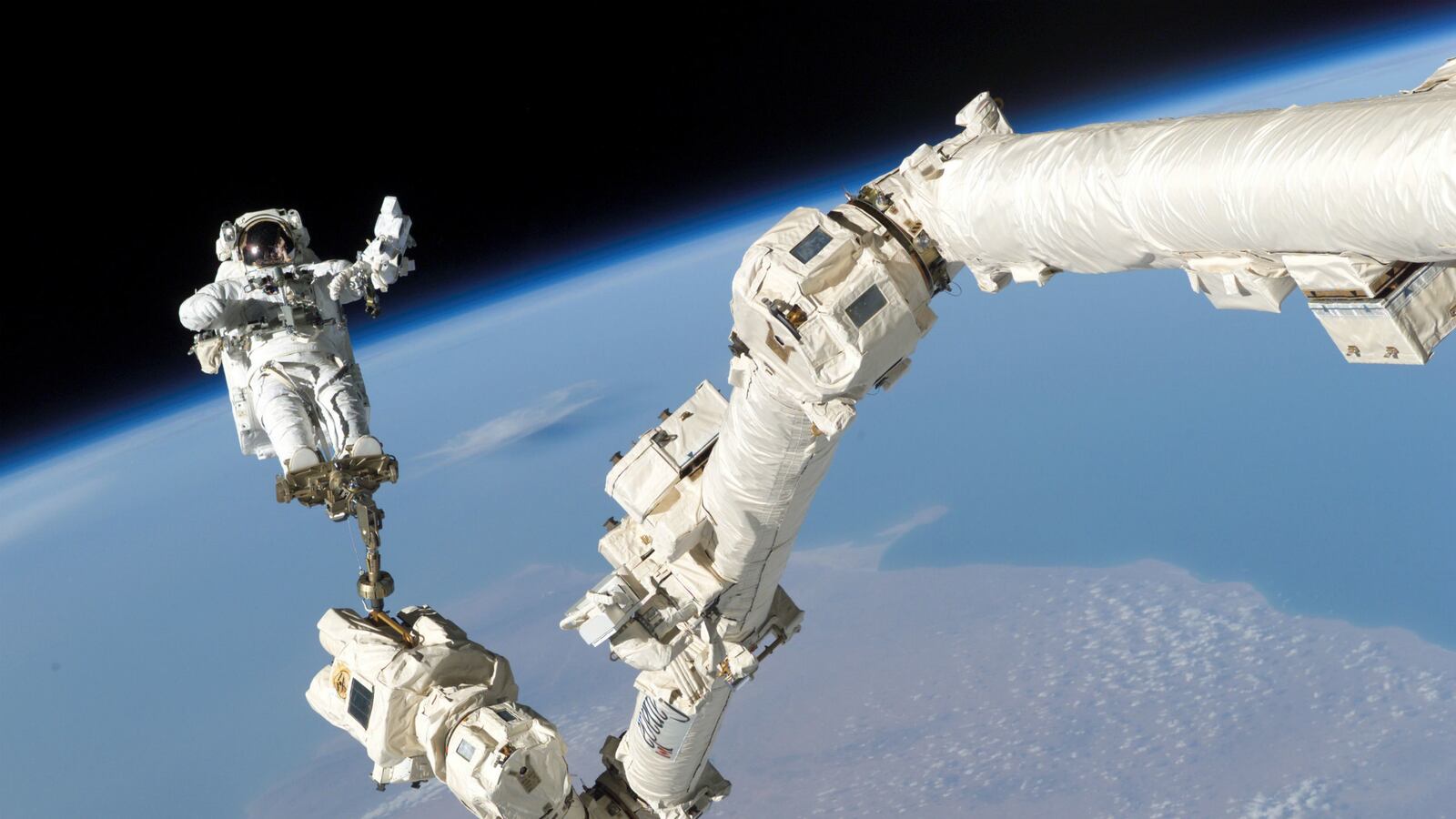 cheats/2014/11/10/3-crew-return-from-space-station/141110-space-station-cheat_e7f4wt