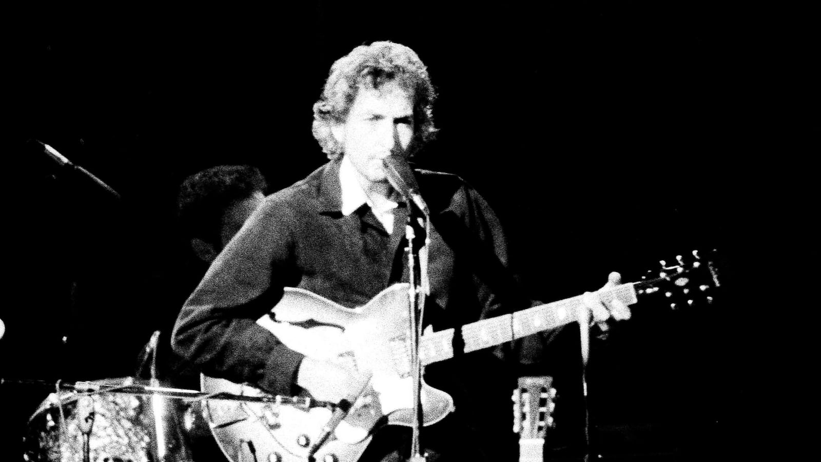 cheats/2013/12/01/bob-dylan-sued-for-racism/131201-bob-dylan_vwmzsp