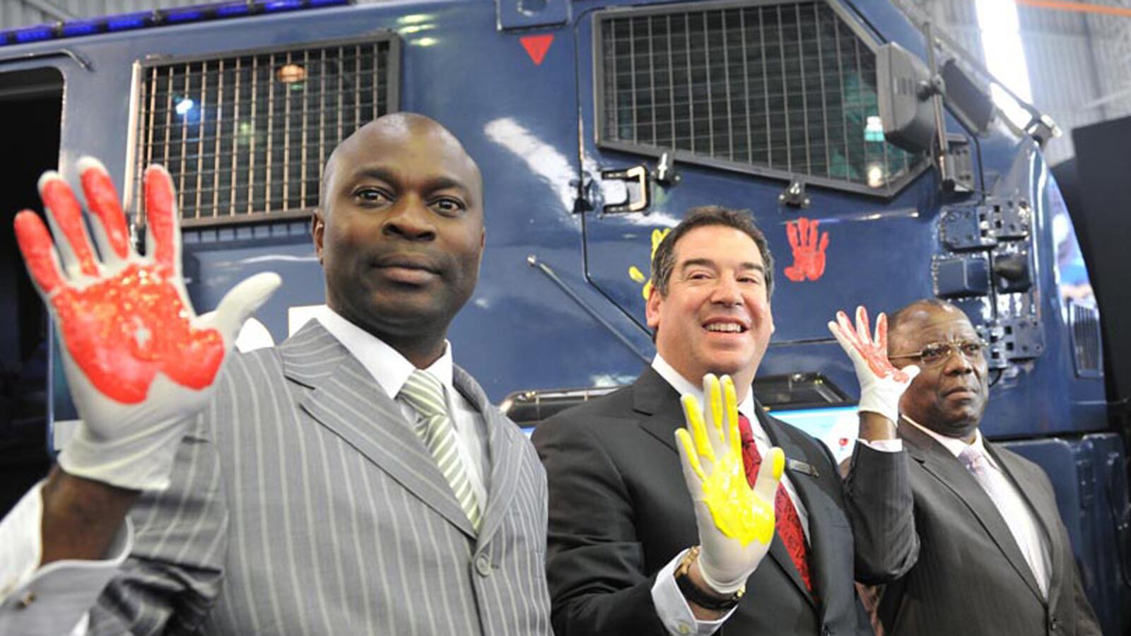 articles/2014/08/05/african-arms-maker-to-obama-give-war-a-chance/140804-lake-arms-dealer-tease_hn5us2