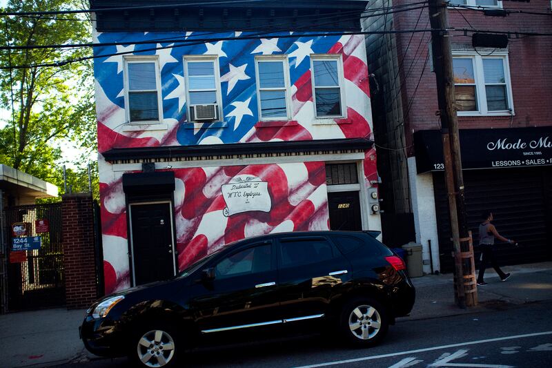 galleries/2015/07/03/old-glory-in-new-york-the-flag-in-the-city/150702_acw_americanflags_08_eagfln